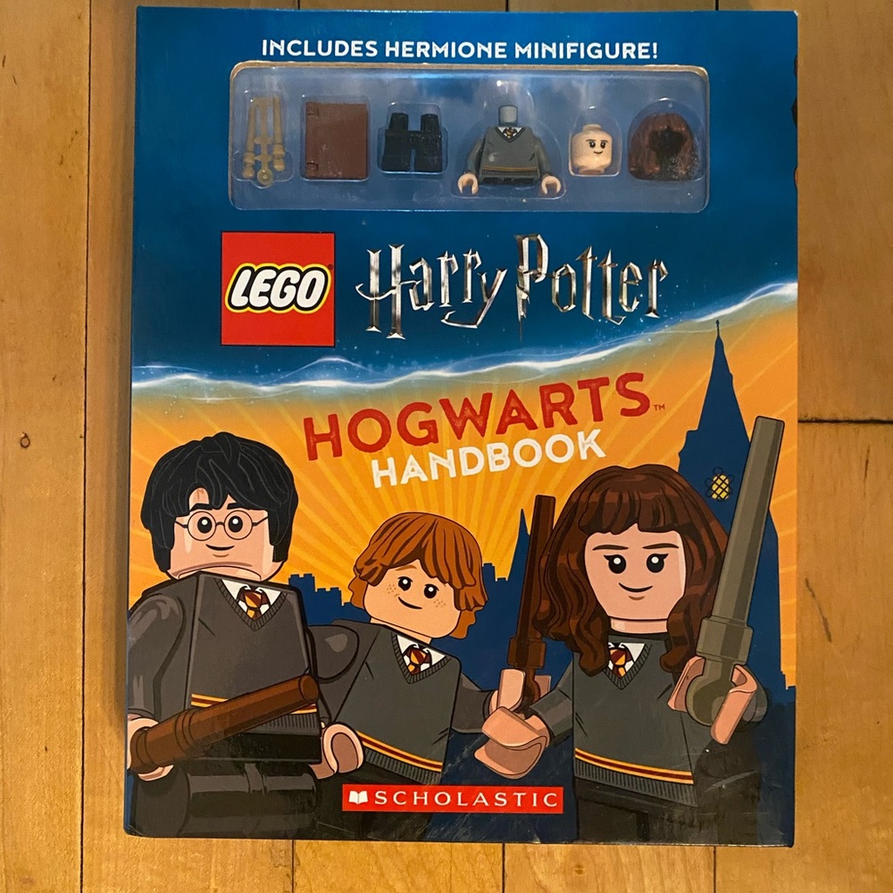 LEGO Harry Potter Hogwarts Handbook with Minifigure